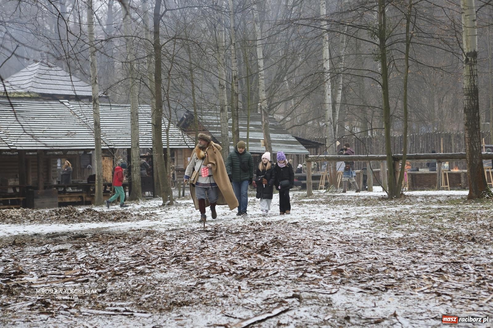 Zdjęcie w galerii na portalu naszraciborz.pl: Morsy i ognisko w Grodzie – wspólne spotkanie mieszkańców i wsparcie dla WOŚP [FOTO i WIDEO] wiadomości z regionu