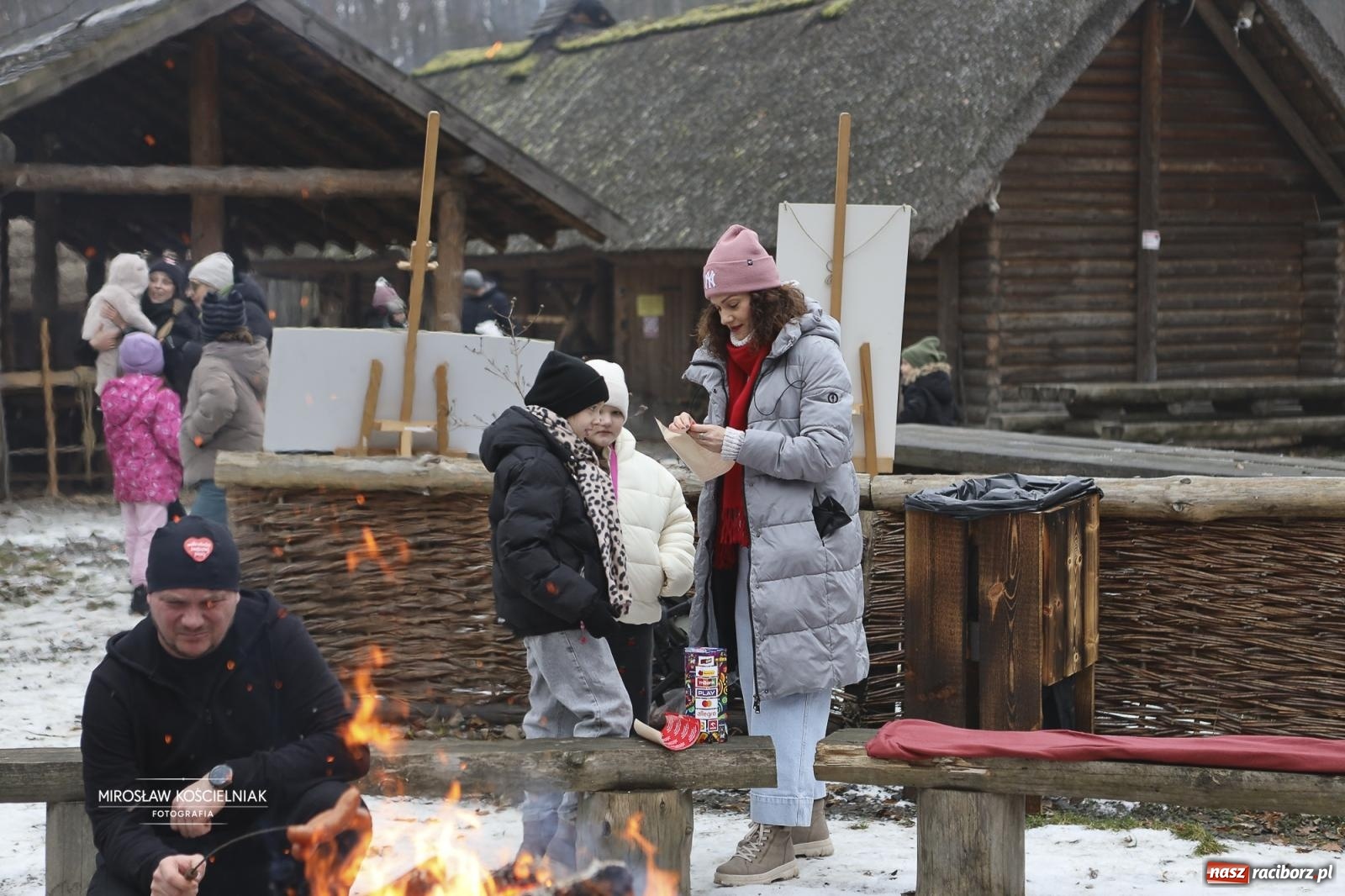 Zdjęcie w galerii na portalu naszraciborz.pl: Morsy i ognisko w Grodzie – wspólne spotkanie mieszkańców i wsparcie dla WOŚP [FOTO i WIDEO] wiadomości z regionu