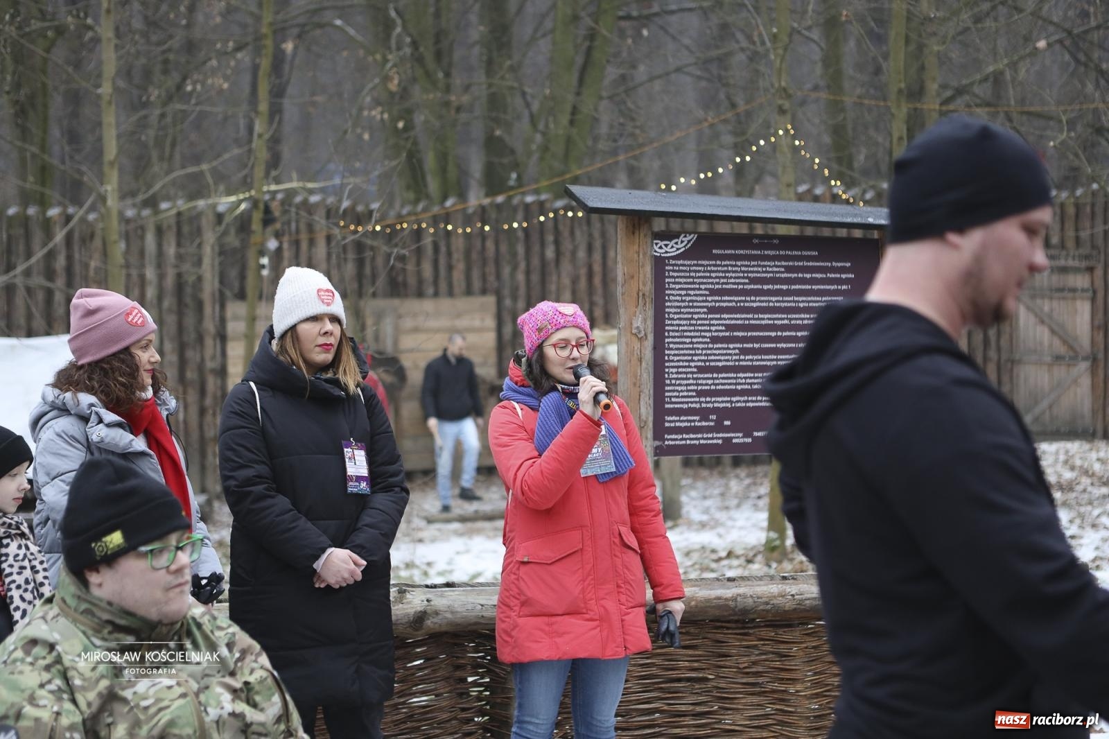 Zdjęcie w galerii na portalu naszraciborz.pl: Morsy i ognisko w Grodzie – wspólne spotkanie mieszkańców i wsparcie dla WOŚP [FOTO i WIDEO] wiadomości z regionu
