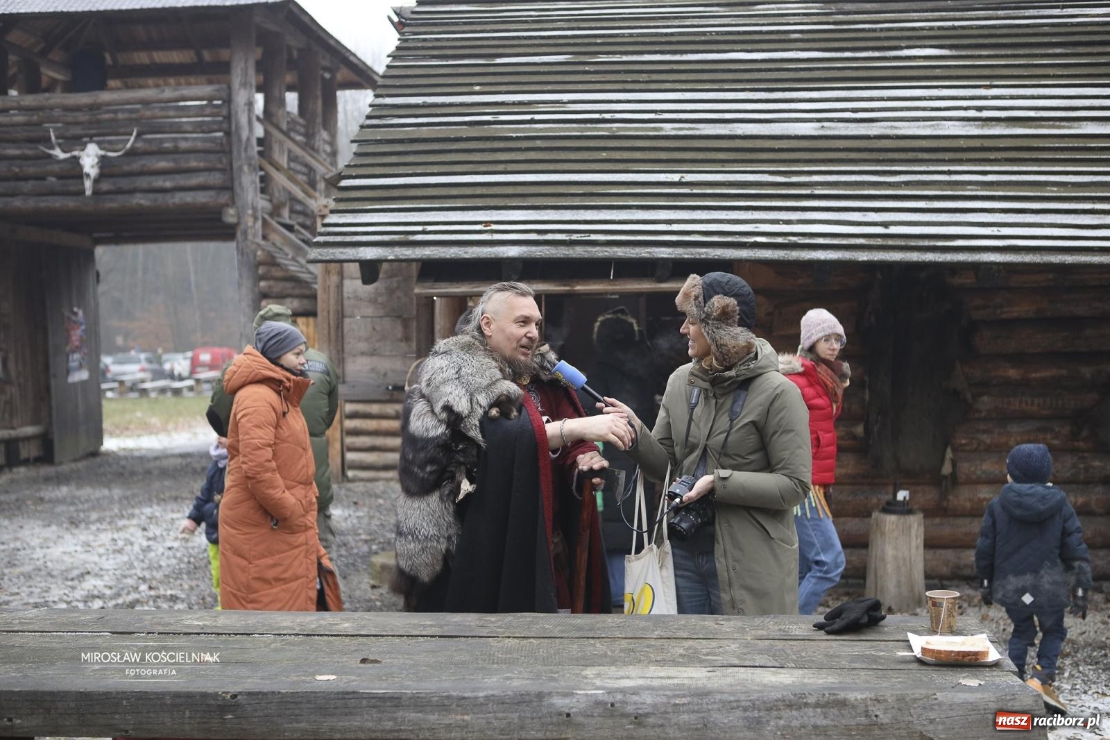 Zdjęcie w galerii na portalu naszraciborz.pl: Morsy i ognisko w Grodzie – wspólne spotkanie mieszkańców i wsparcie dla WOŚP [FOTO i WIDEO] wiadomości z regionu