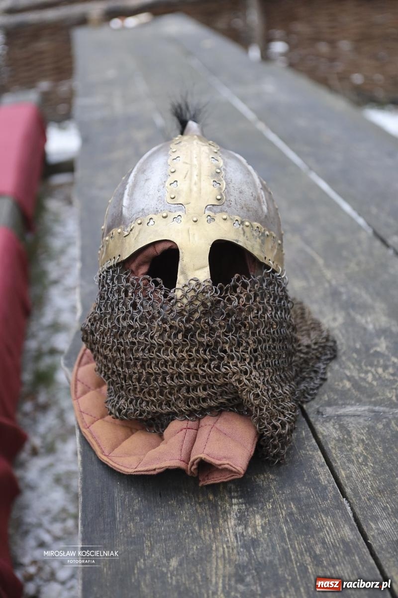 Zdjęcie w galerii na portalu naszraciborz.pl: Morsy i ognisko w Grodzie – wspólne spotkanie mieszkańców i wsparcie dla WOŚP [FOTO i WIDEO] wiadomości z regionu