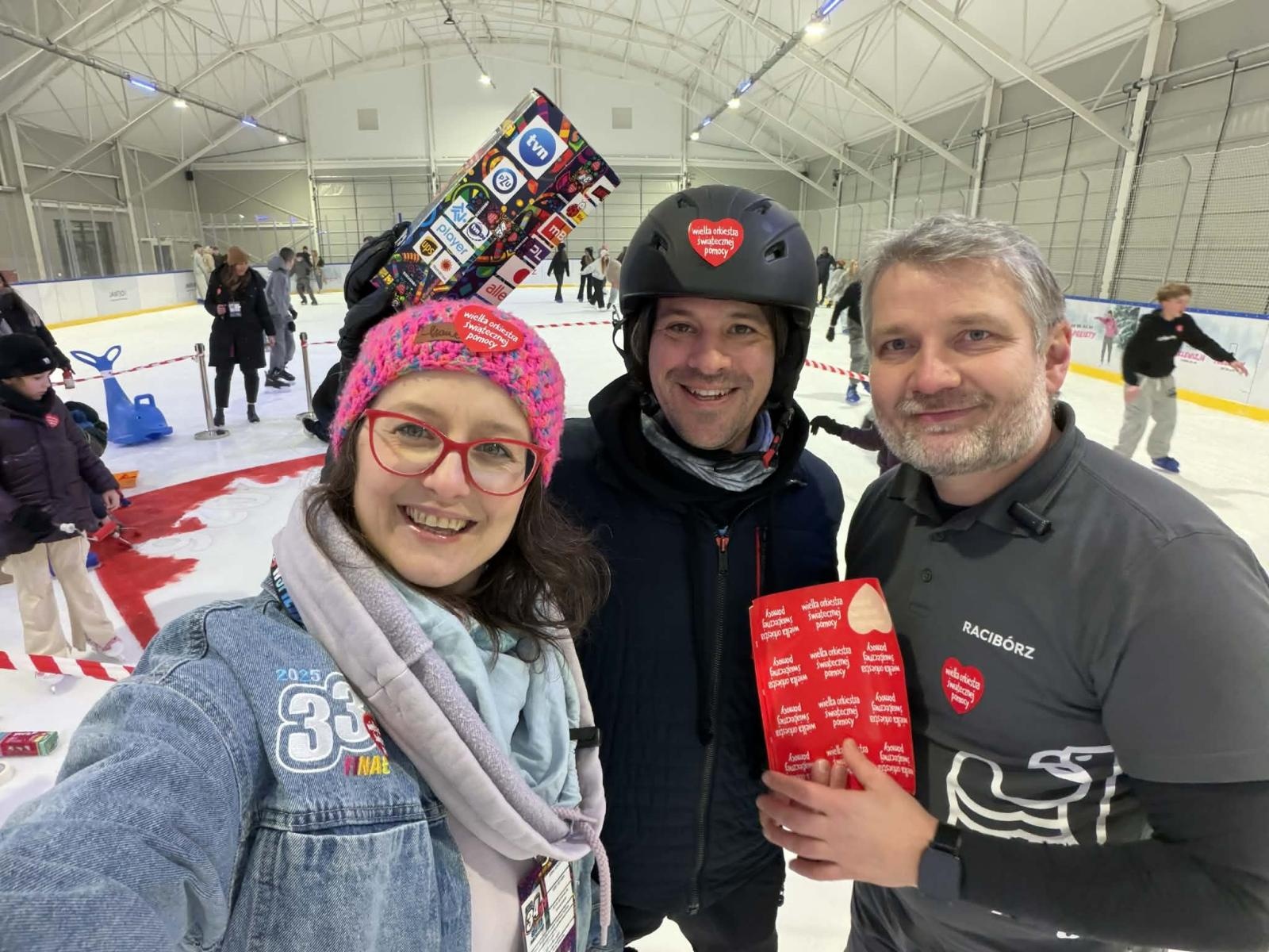 Zdjęcie w galerii na portalu naszraciborz.pl: Lodowe serce WOŚP na Piastorze. Wyjątkowy początek finału w Raciborzu wiadomości z regionu