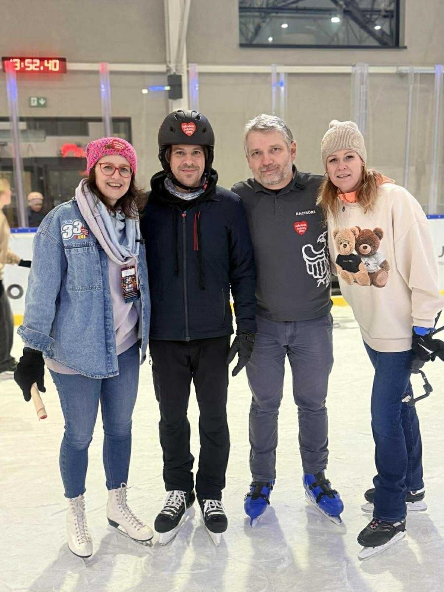 Zdjęcie w galerii na portalu naszraciborz.pl: Lodowe serce WOŚP na Piastorze. Wyjątkowy początek finału w Raciborzu wiadomości z regionu