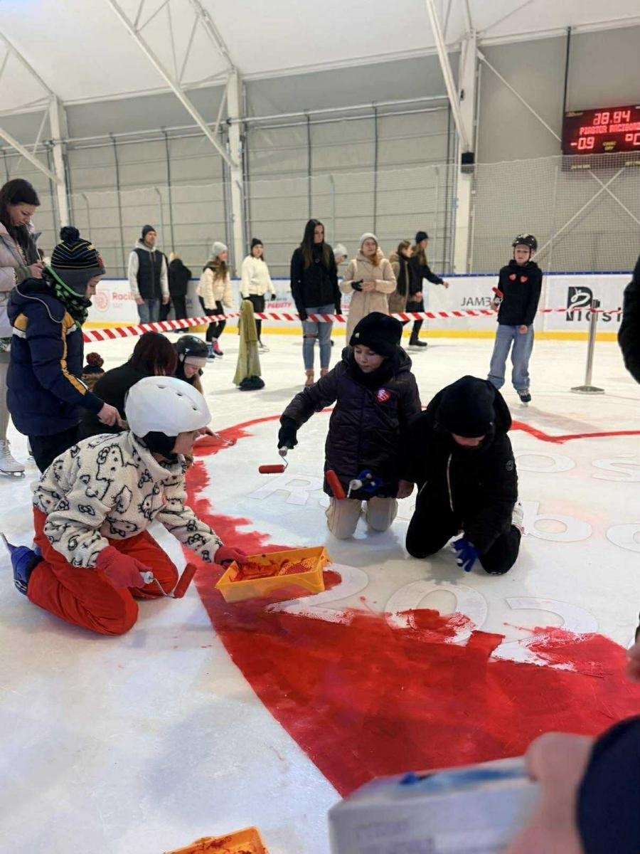 Zdjęcie w galerii na portalu naszraciborz.pl: Lodowe serce WOŚP na Piastorze. Wyjątkowy początek finału w Raciborzu wiadomości z regionu