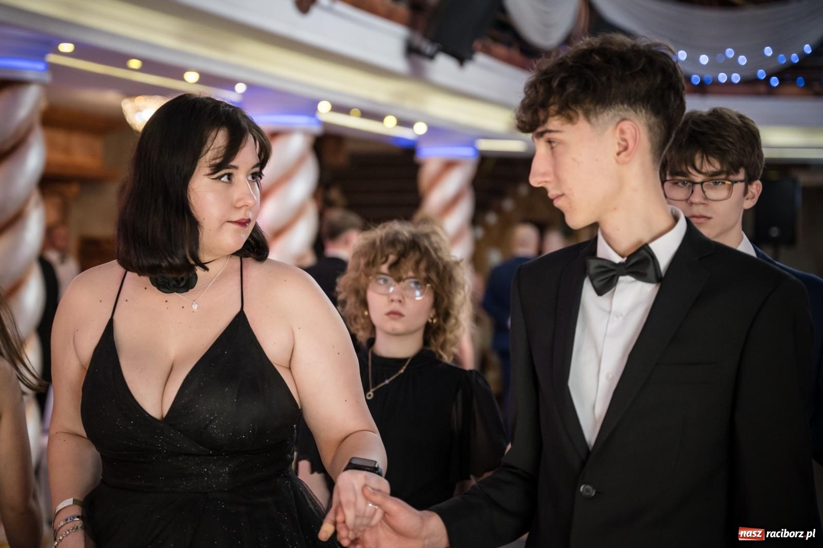 Zdjęcie w galerii na portalu naszraciborz.pl: Studniówka maturzystów CKZiU nr 1 w Raciborzu. Poloneza zatańczono w Acropolis [FOTO i WIDEO] wiadomości z regionu