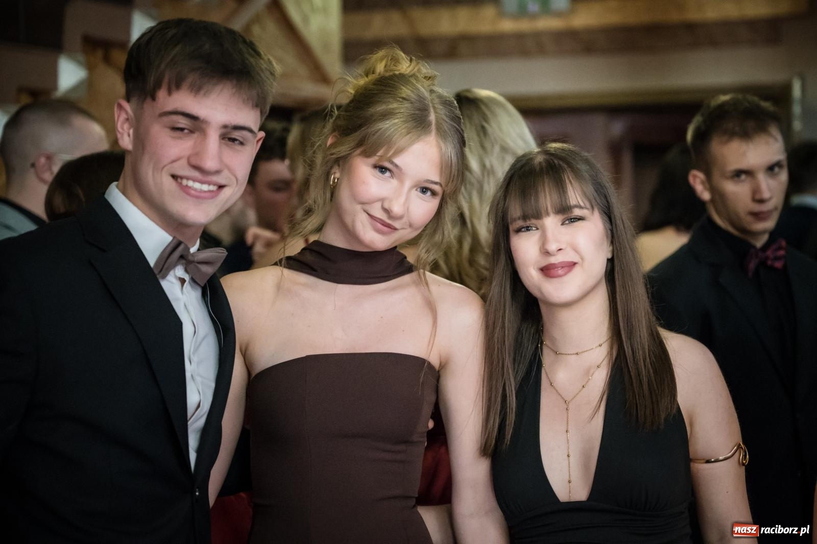 Zdjęcie w galerii na portalu naszraciborz.pl: Studniówka maturzystów CKZiU nr 1 w Raciborzu. Poloneza zatańczono w Acropolis [FOTO i WIDEO] wiadomości z regionu