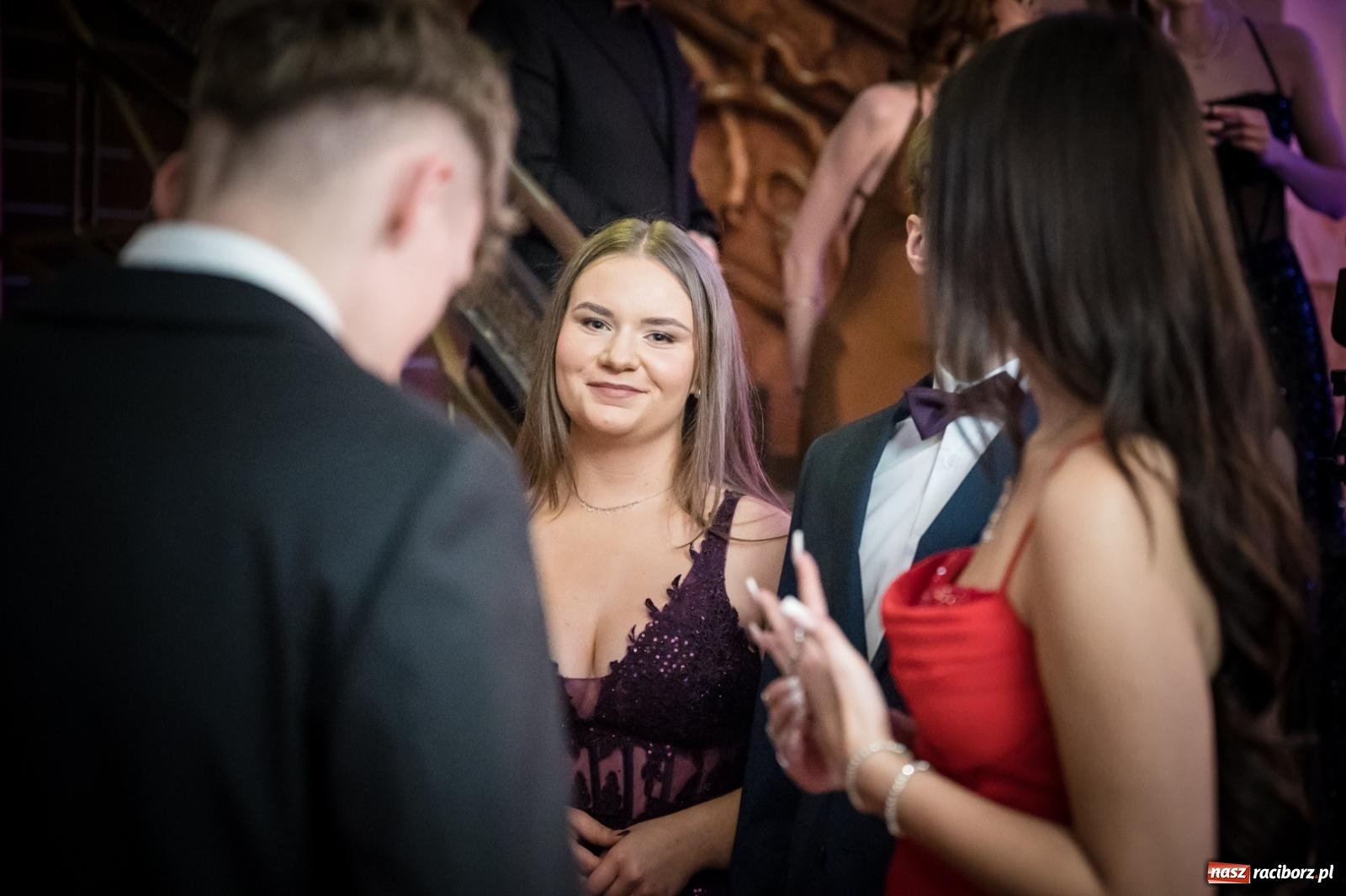 Zdjęcie w galerii na portalu naszraciborz.pl: Studniówka maturzystów CKZiU nr 1 w Raciborzu. Poloneza zatańczono w Acropolis [FOTO i WIDEO] wiadomości z regionu