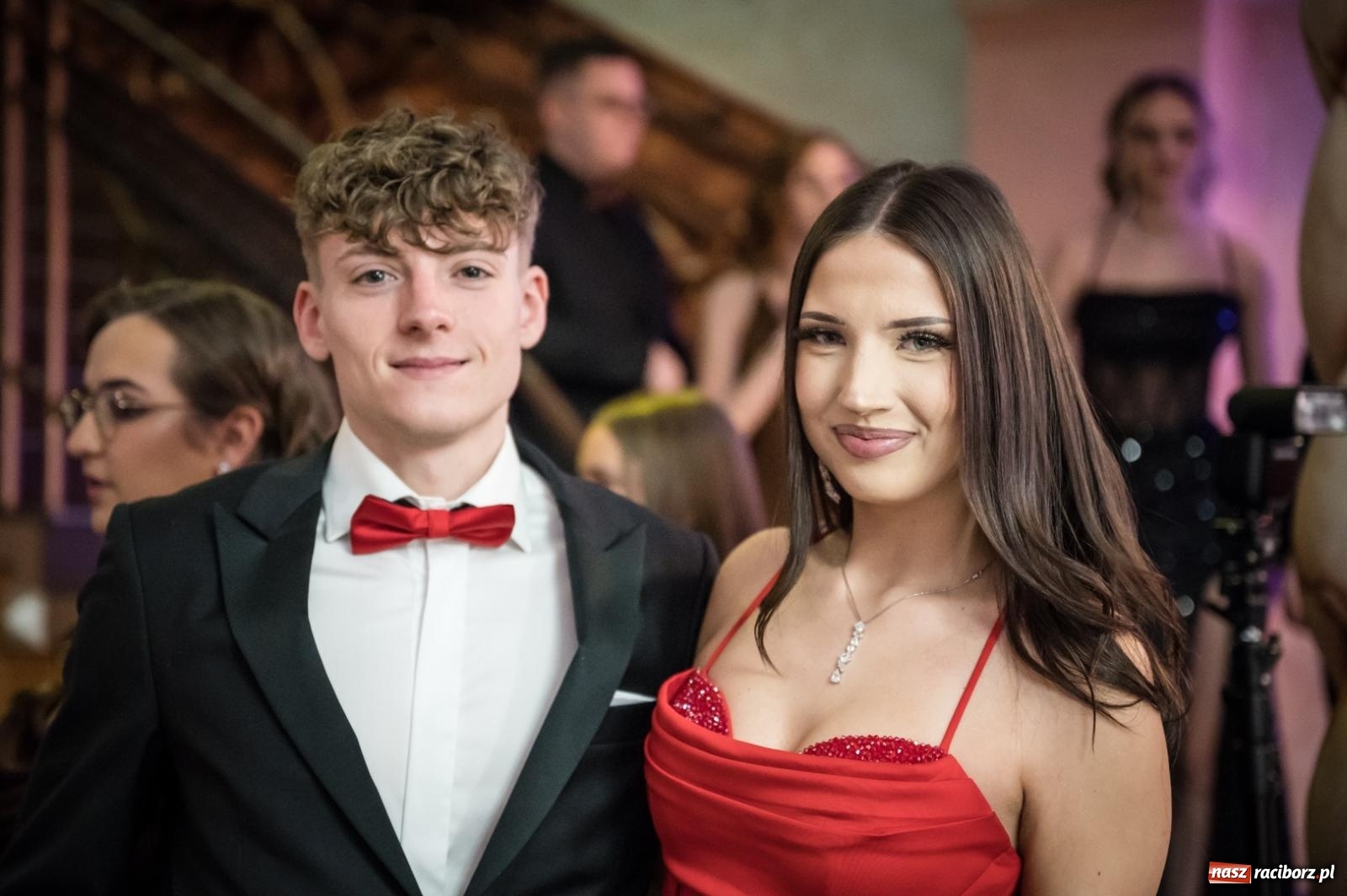 Zdjęcie w galerii na portalu naszraciborz.pl: Studniówka maturzystów CKZiU nr 1 w Raciborzu. Poloneza zatańczono w Acropolis [FOTO i WIDEO] wiadomości z regionu