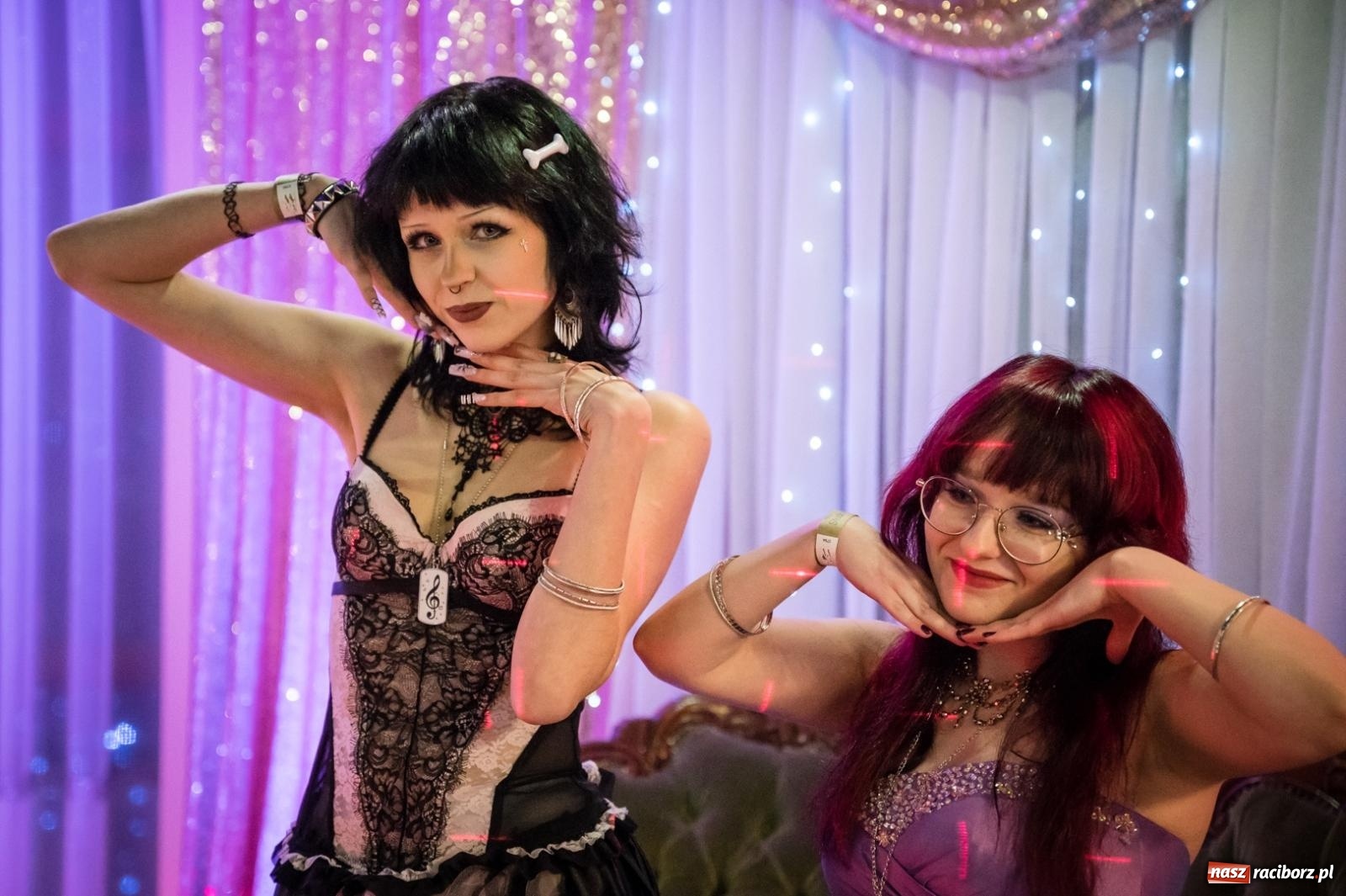 Zdjęcie w galerii na portalu naszraciborz.pl: Studniówka maturzystów CKZiU nr 1 w Raciborzu. Poloneza zatańczono w Acropolis [FOTO i WIDEO] wiadomości z regionu