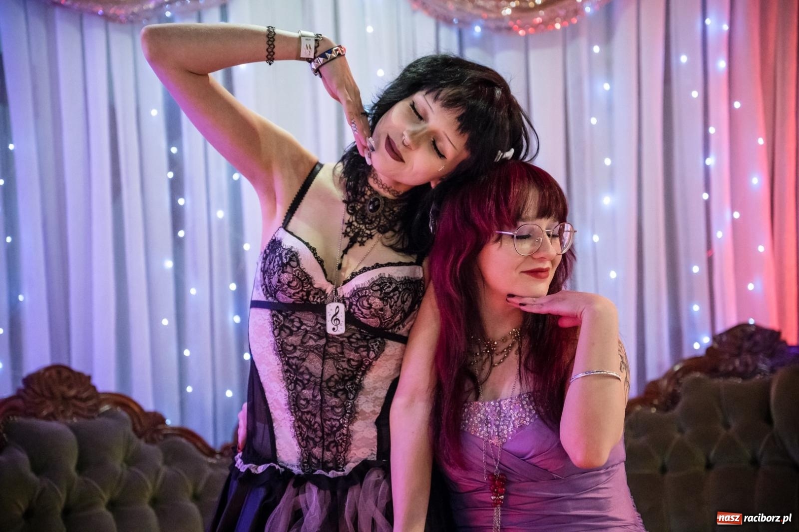 Zdjęcie w galerii na portalu naszraciborz.pl: Studniówka maturzystów CKZiU nr 1 w Raciborzu. Poloneza zatańczono w Acropolis [FOTO i WIDEO] wiadomości z regionu