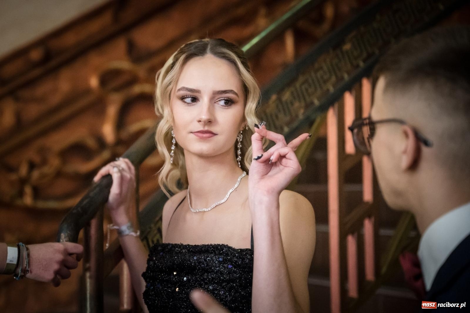 Zdjęcie w galerii na portalu naszraciborz.pl: Studniówka maturzystów CKZiU nr 1 w Raciborzu. Poloneza zatańczono w Acropolis [FOTO i WIDEO] wiadomości z regionu