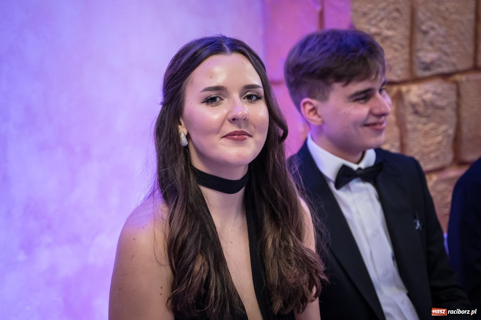 Zdjęcie w galerii na portalu naszraciborz.pl: Studniówka maturzystów CKZiU nr 1 w Raciborzu. Poloneza zatańczono w Acropolis [FOTO i WIDEO] wiadomości z regionu