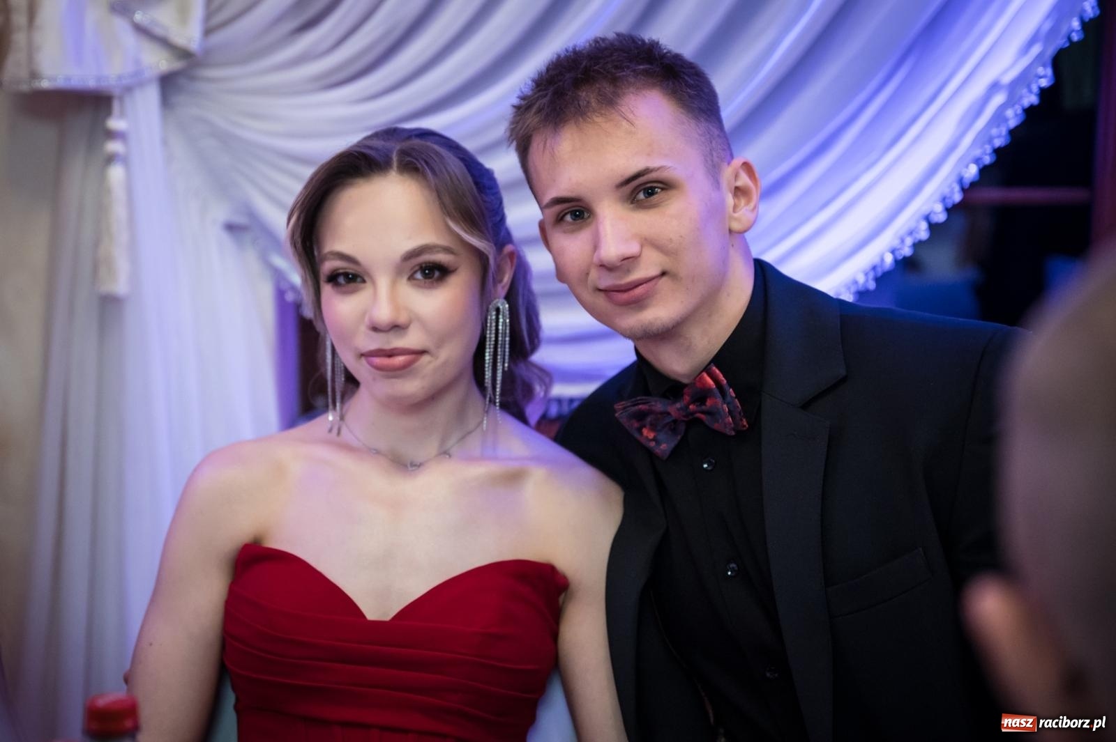 Zdjęcie w galerii na portalu naszraciborz.pl: Studniówka maturzystów CKZiU nr 1 w Raciborzu. Poloneza zatańczono w Acropolis [FOTO i WIDEO] wiadomości z regionu