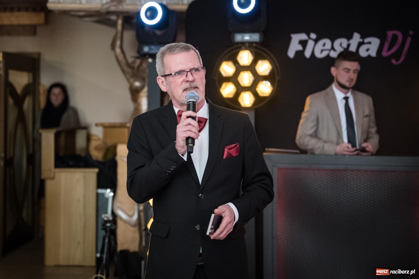 Zdjęcie w galerii na portalu naszraciborz.pl: Studniówka maturzystów CKZiU nr 1 w Raciborzu. Poloneza zatańczono w Acropolis [FOTO i WIDEO] wiadomości z regionu