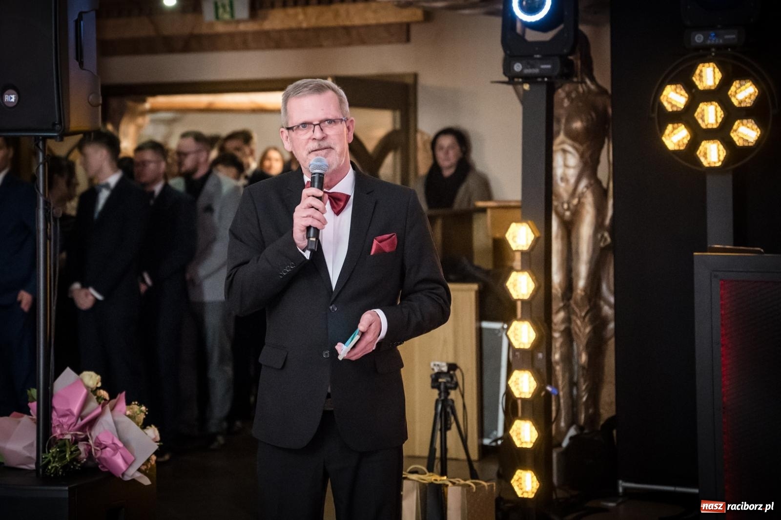 Zdjęcie w galerii na portalu naszraciborz.pl: Studniówka maturzystów CKZiU nr 1 w Raciborzu. Poloneza zatańczono w Acropolis [FOTO i WIDEO] wiadomości z regionu