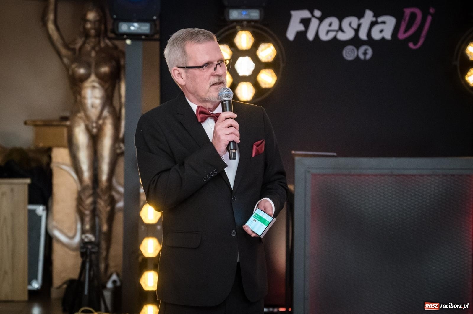 Zdjęcie w galerii na portalu naszraciborz.pl: Studniówka maturzystów CKZiU nr 1 w Raciborzu. Poloneza zatańczono w Acropolis [FOTO i WIDEO] wiadomości z regionu