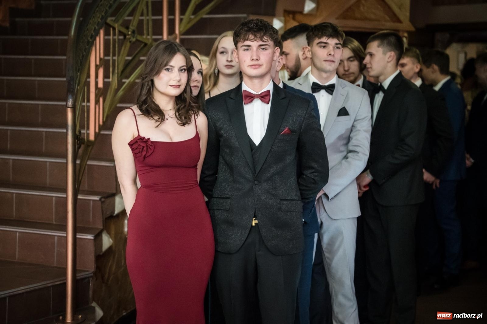 Zdjęcie w galerii na portalu naszraciborz.pl: Studniówka maturzystów CKZiU nr 1 w Raciborzu. Poloneza zatańczono w Acropolis [FOTO i WIDEO] wiadomości z regionu