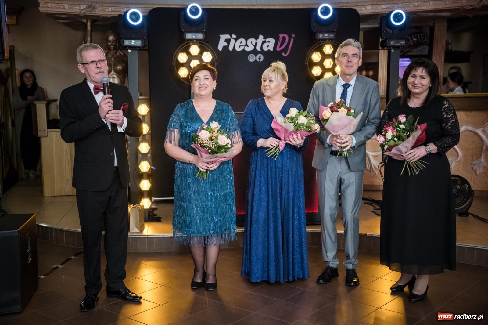 Zdjęcie w galerii na portalu naszraciborz.pl: Studniówka maturzystów CKZiU nr 1 w Raciborzu. Poloneza zatańczono w Acropolis [FOTO i WIDEO] wiadomości z regionu