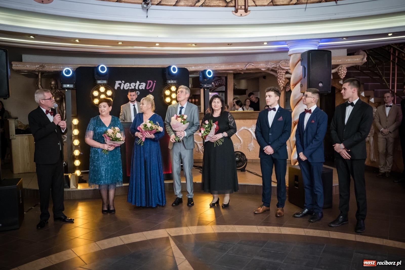 Zdjęcie w galerii na portalu naszraciborz.pl: Studniówka maturzystów CKZiU nr 1 w Raciborzu. Poloneza zatańczono w Acropolis [FOTO i WIDEO] wiadomości z regionu