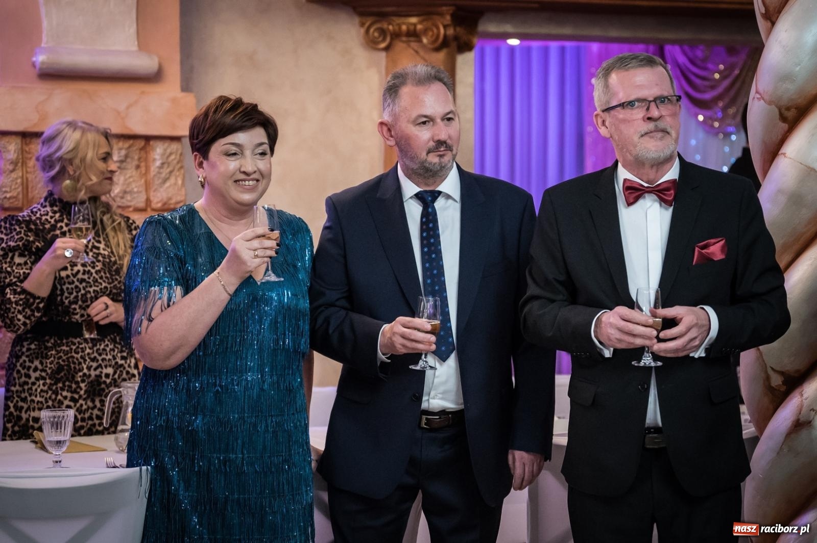 Zdjęcie w galerii na portalu naszraciborz.pl: Studniówka maturzystów CKZiU nr 1 w Raciborzu. Poloneza zatańczono w Acropolis [FOTO i WIDEO] wiadomości z regionu