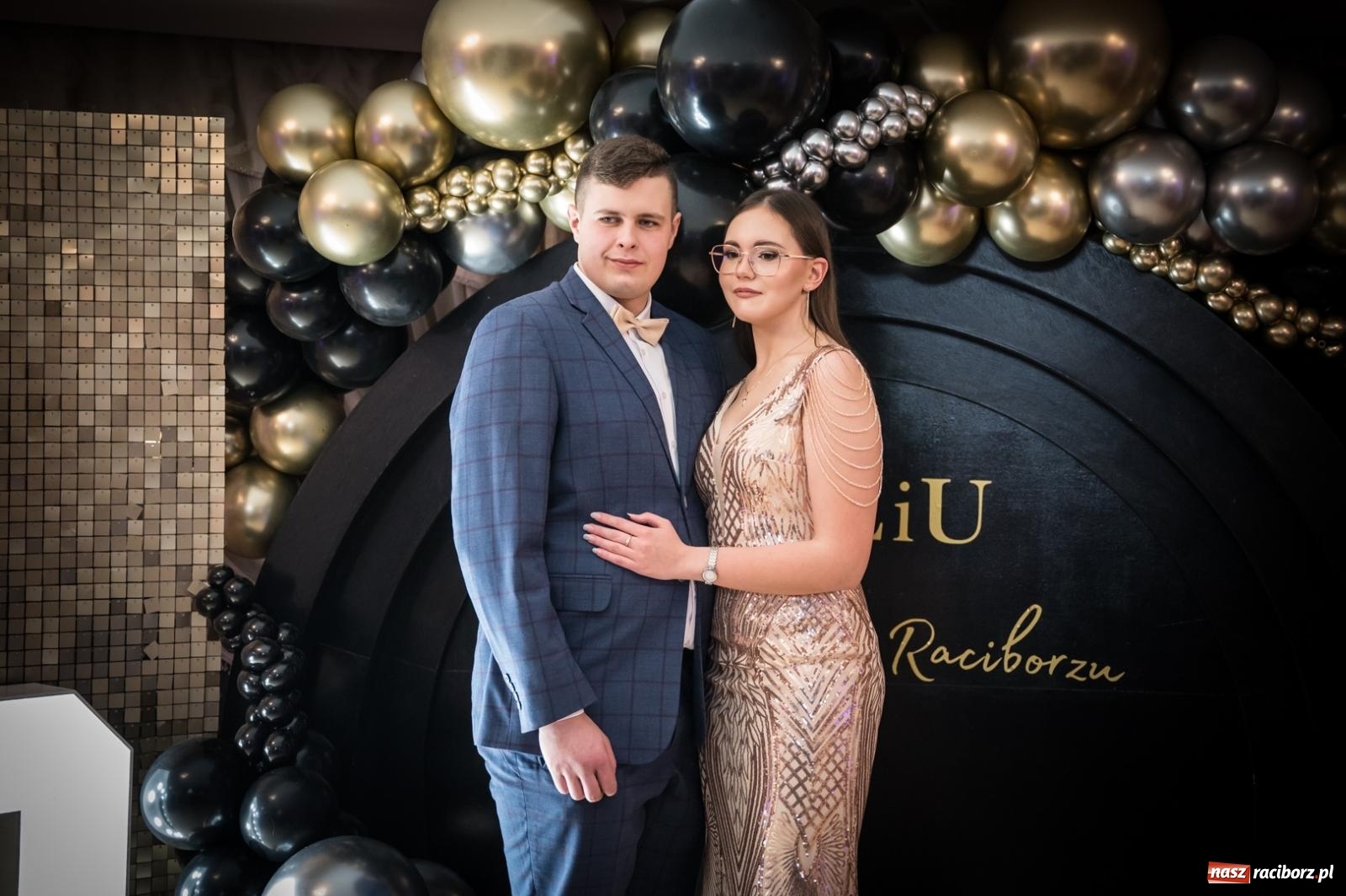 Zdjęcie w galerii na portalu naszraciborz.pl: Studniówka maturzystów CKZiU nr 1 w Raciborzu. Poloneza zatańczono w Acropolis [FOTO i WIDEO] wiadomości z regionu