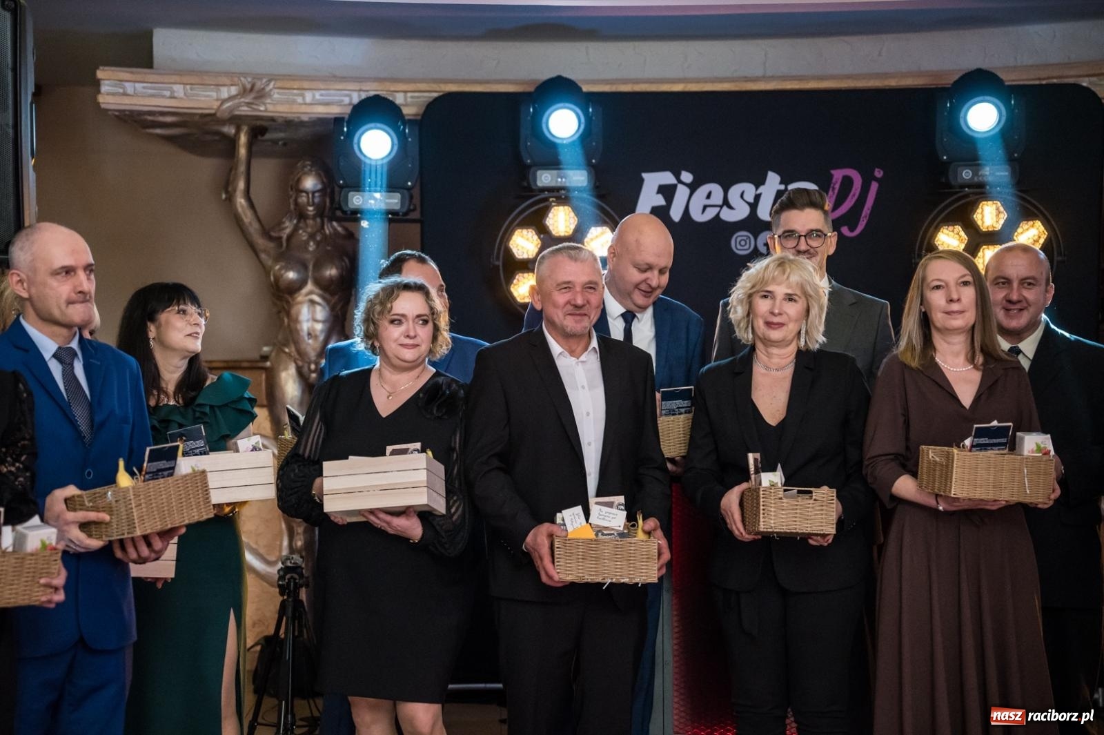 Zdjęcie w galerii na portalu naszraciborz.pl: Studniówka maturzystów CKZiU nr 1 w Raciborzu. Poloneza zatańczono w Acropolis [FOTO i WIDEO] wiadomości z regionu