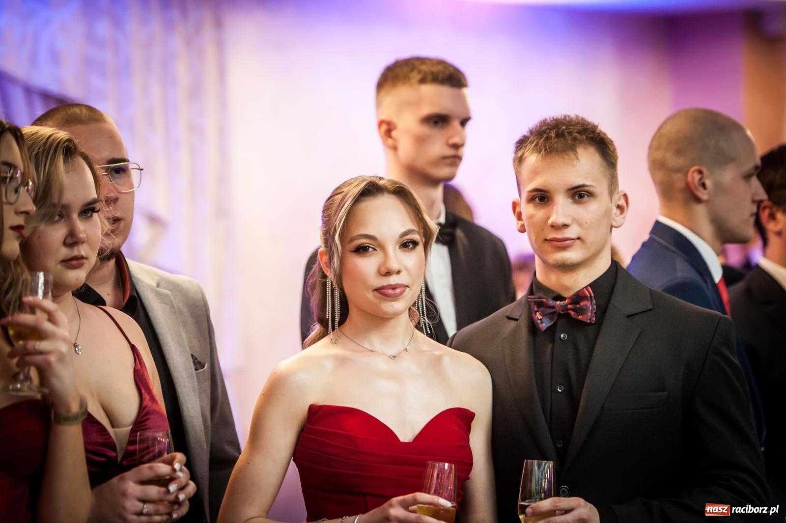 Zdjęcie w galerii na portalu naszraciborz.pl: Studniówka maturzystów CKZiU nr 1 w Raciborzu. Poloneza zatańczono w Acropolis [FOTO i WIDEO] wiadomości z regionu