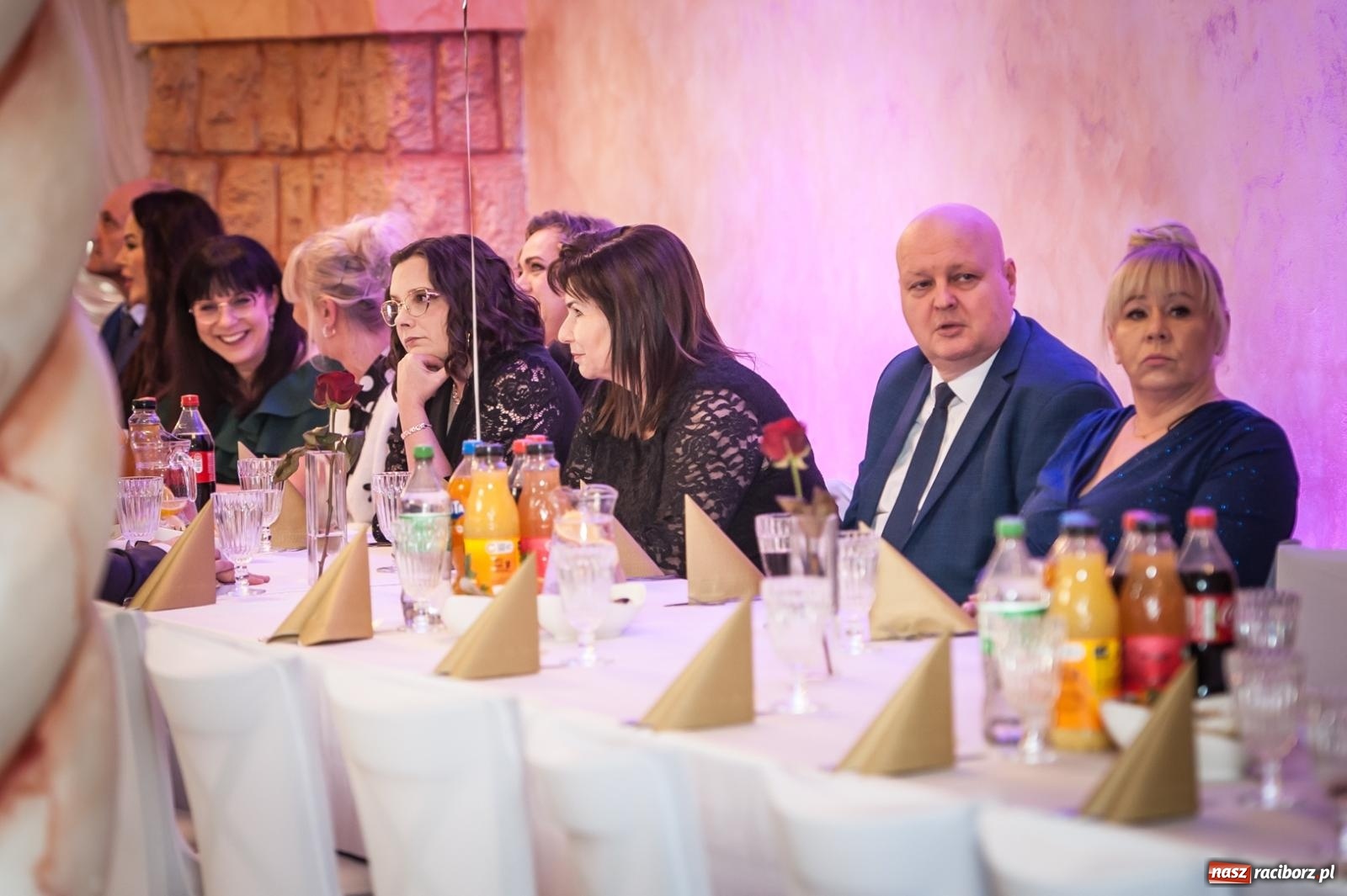 Zdjęcie w galerii na portalu naszraciborz.pl: Studniówka maturzystów CKZiU nr 1 w Raciborzu. Poloneza zatańczono w Acropolis [FOTO i WIDEO] wiadomości z regionu