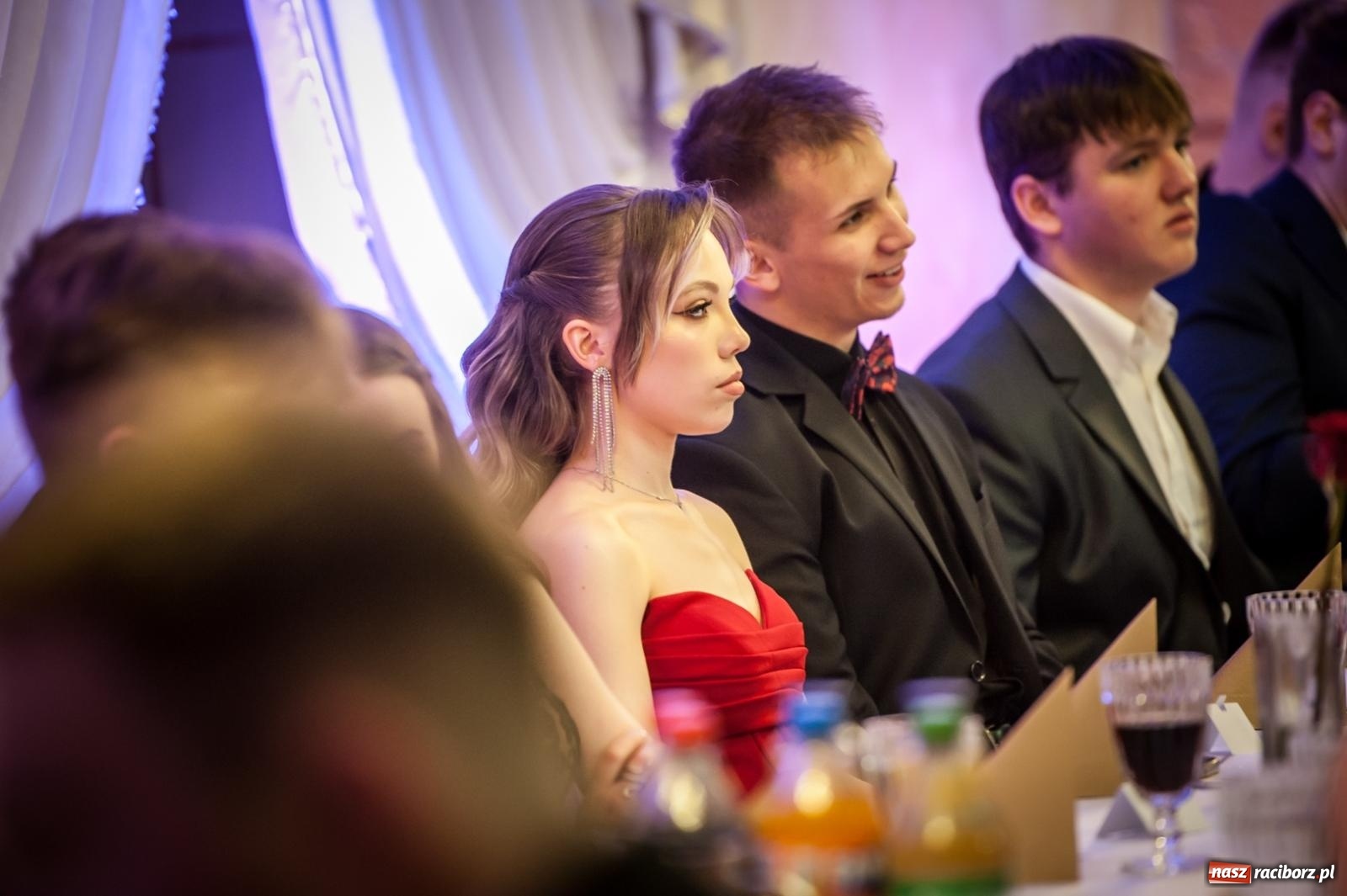 Zdjęcie w galerii na portalu naszraciborz.pl: Studniówka maturzystów CKZiU nr 1 w Raciborzu. Poloneza zatańczono w Acropolis [FOTO i WIDEO] wiadomości z regionu