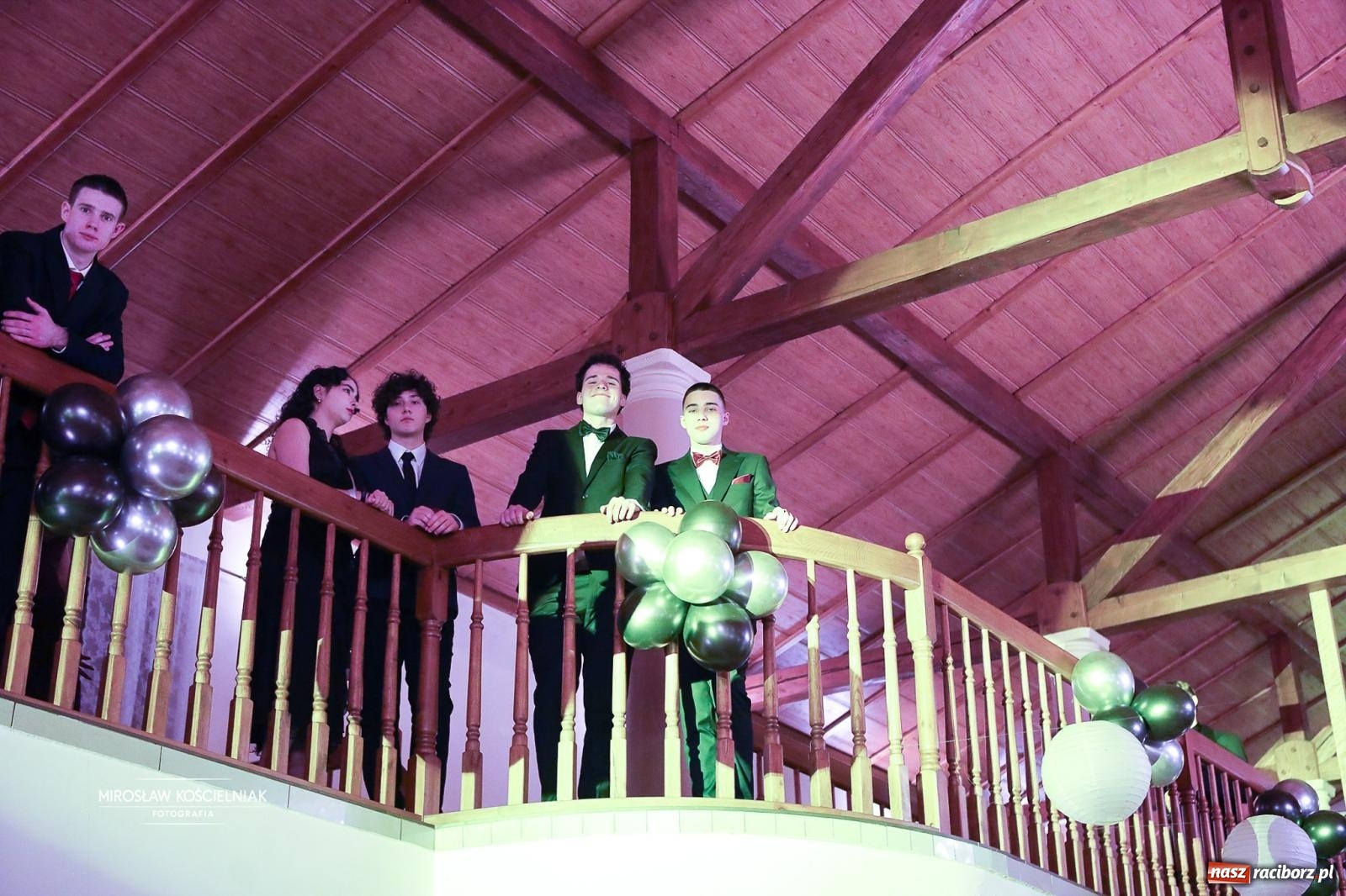 Zdjęcie w galerii na portalu naszraciborz.pl: Studniówka II LO im. Adama Mickiewicza w Parku Leśnym w Rogowie [FOTO] wiadomości z regionu