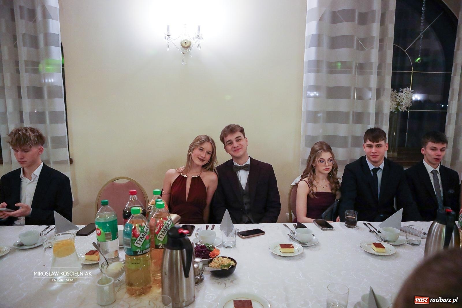 Zdjęcie w galerii na portalu naszraciborz.pl: Studniówka II LO im. Adama Mickiewicza w Parku Leśnym w Rogowie [FOTO] wiadomości z regionu