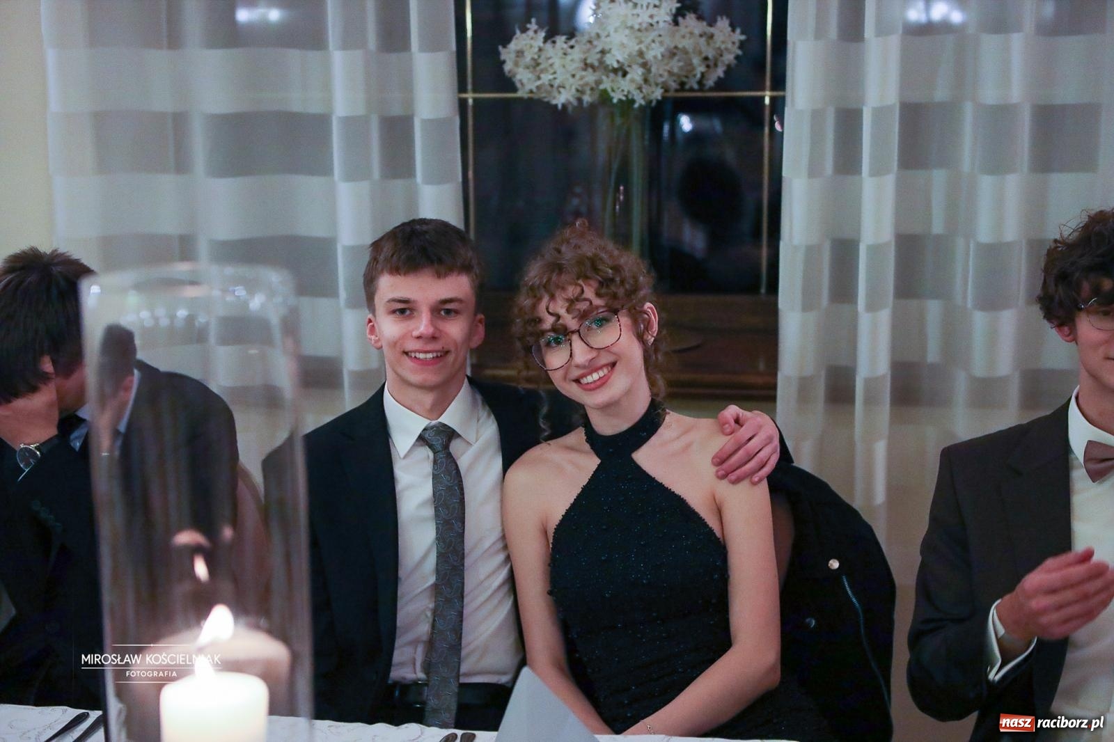 Zdjęcie w galerii na portalu naszraciborz.pl: Studniówka II LO im. Adama Mickiewicza w Parku Leśnym w Rogowie [FOTO] wiadomości z regionu