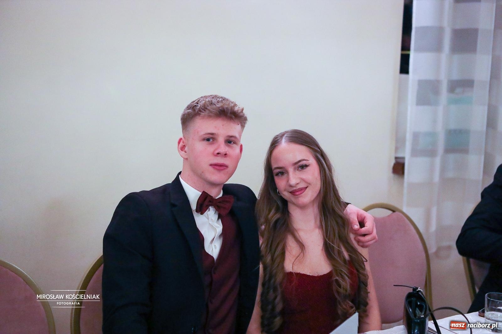 Zdjęcie w galerii na portalu naszraciborz.pl: Studniówka II LO im. Adama Mickiewicza w Parku Leśnym w Rogowie [FOTO] wiadomości z regionu