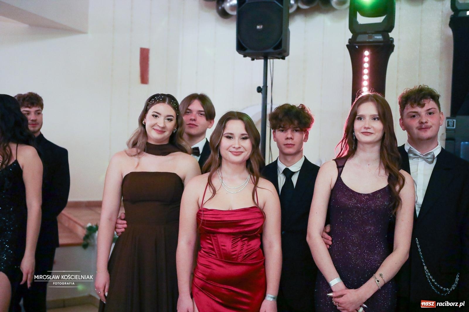 Zdjęcie w galerii na portalu naszraciborz.pl: Studniówka II LO im. Adama Mickiewicza w Parku Leśnym w Rogowie [FOTO] wiadomości z regionu