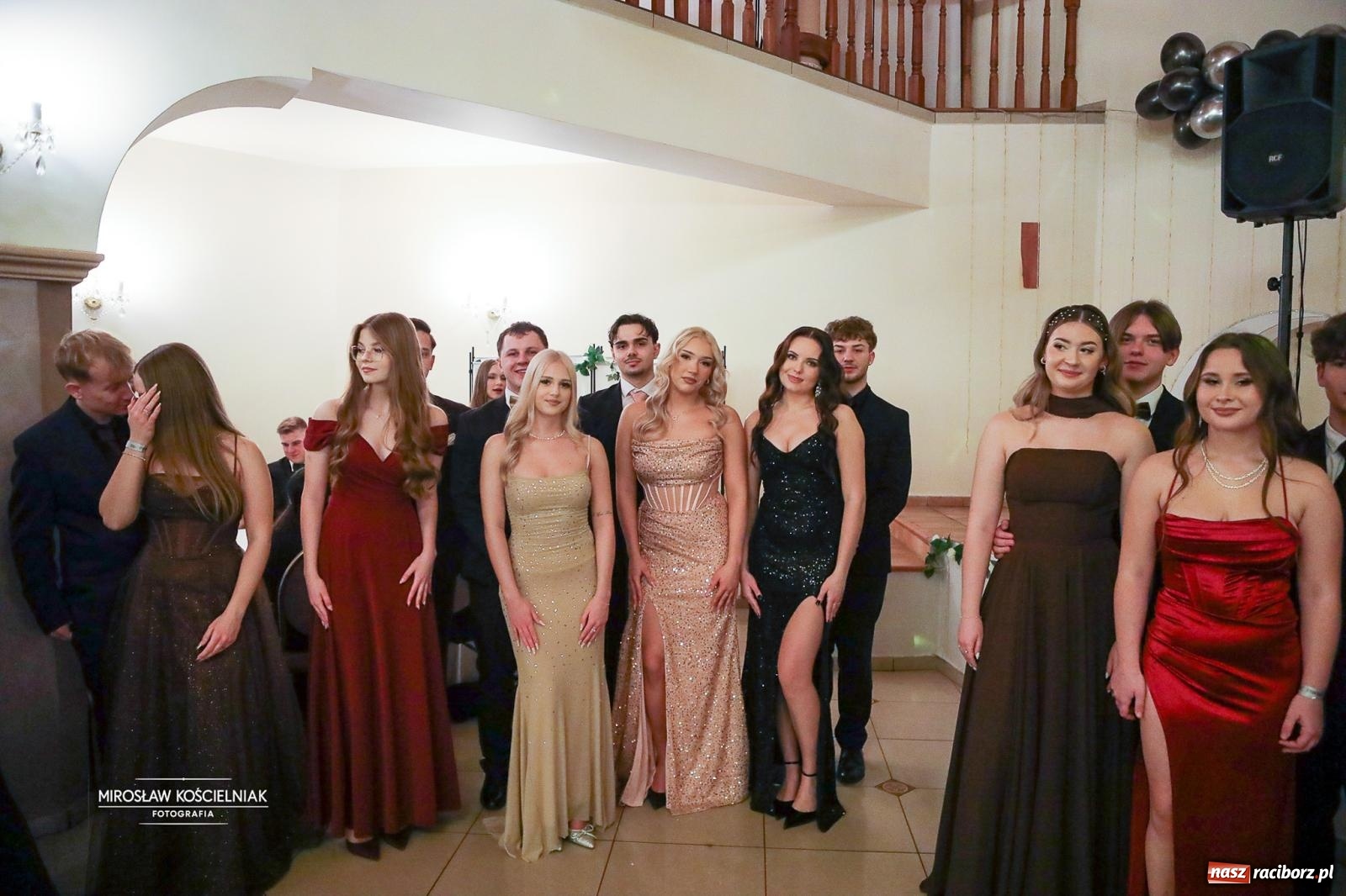 Zdjęcie w galerii na portalu naszraciborz.pl: Studniówka II LO im. Adama Mickiewicza w Parku Leśnym w Rogowie [FOTO] wiadomości z regionu