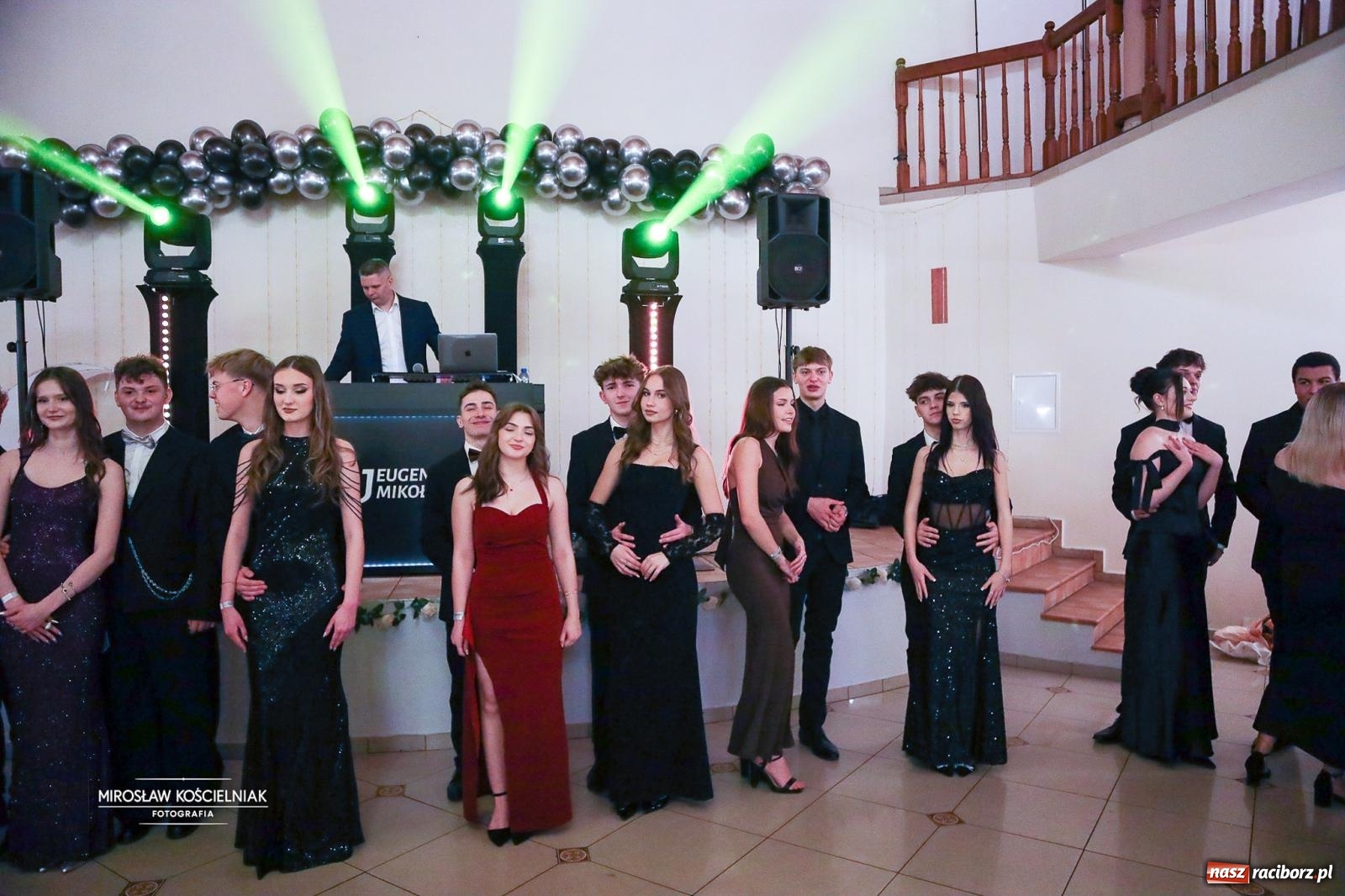 Zdjęcie w galerii na portalu naszraciborz.pl: Studniówka II LO im. Adama Mickiewicza w Parku Leśnym w Rogowie [FOTO] wiadomości z regionu