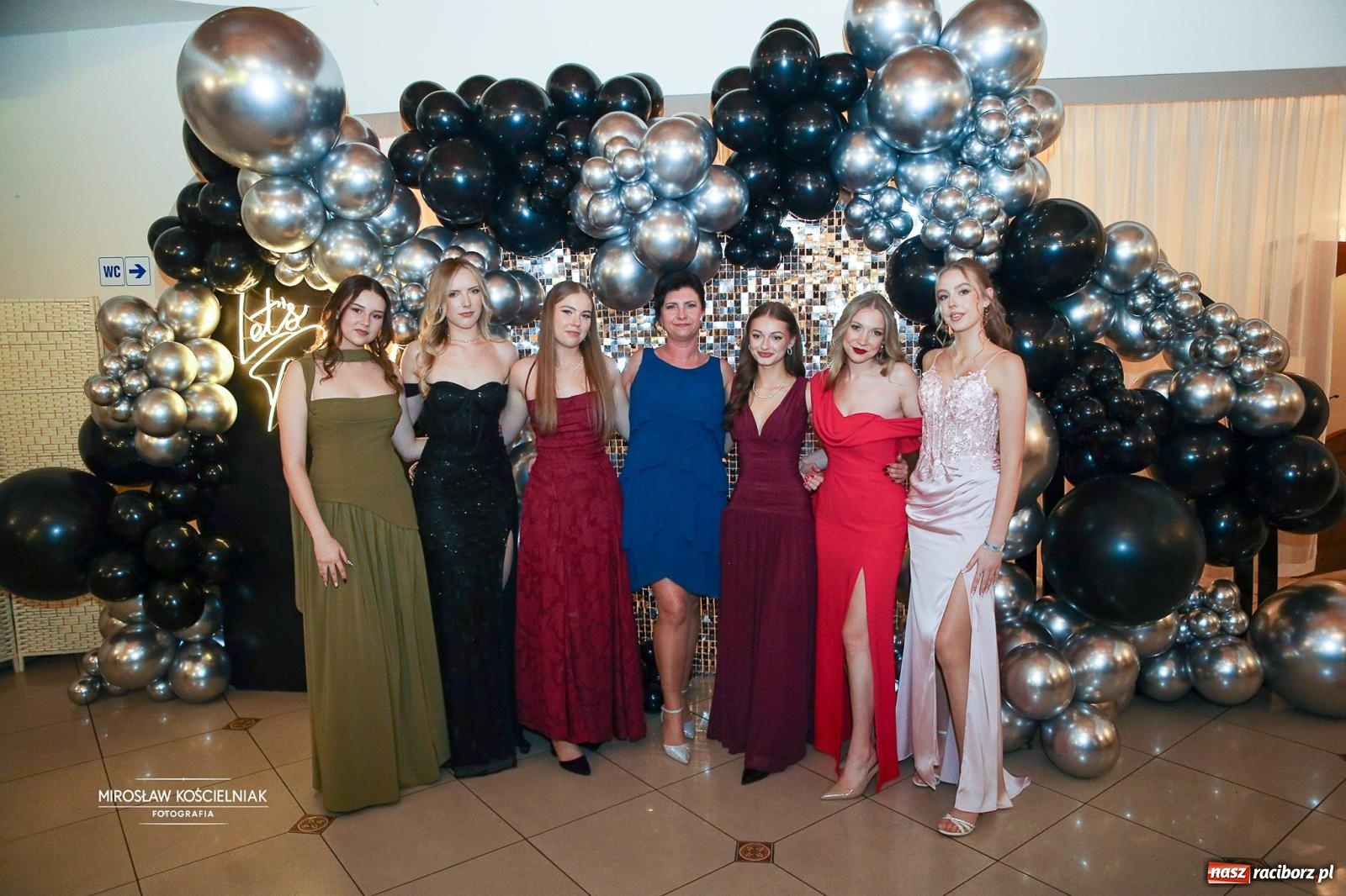 Zdjęcie w galerii na portalu naszraciborz.pl: Studniówka II LO im. Adama Mickiewicza w Parku Leśnym w Rogowie [FOTO] wiadomości z regionu