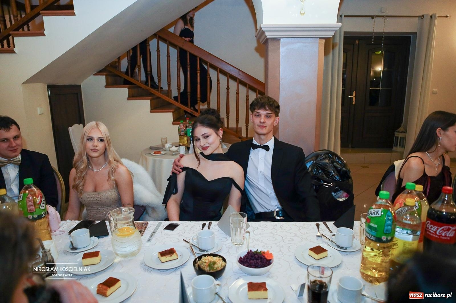 Zdjęcie w galerii na portalu naszraciborz.pl: Studniówka II LO im. Adama Mickiewicza w Parku Leśnym w Rogowie [FOTO] wiadomości z regionu