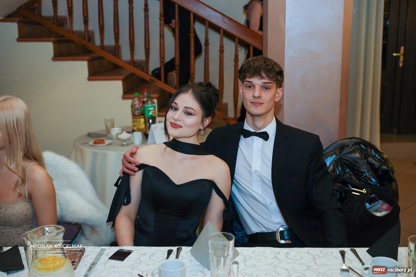 Zdjęcie w galerii na portalu naszraciborz.pl: Studniówka II LO im. Adama Mickiewicza w Parku Leśnym w Rogowie [FOTO] wiadomości z regionu