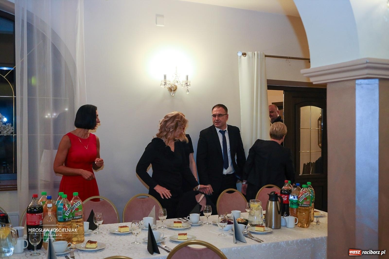 Zdjęcie w galerii na portalu naszraciborz.pl: Studniówka II LO im. Adama Mickiewicza w Parku Leśnym w Rogowie [FOTO] wiadomości z regionu