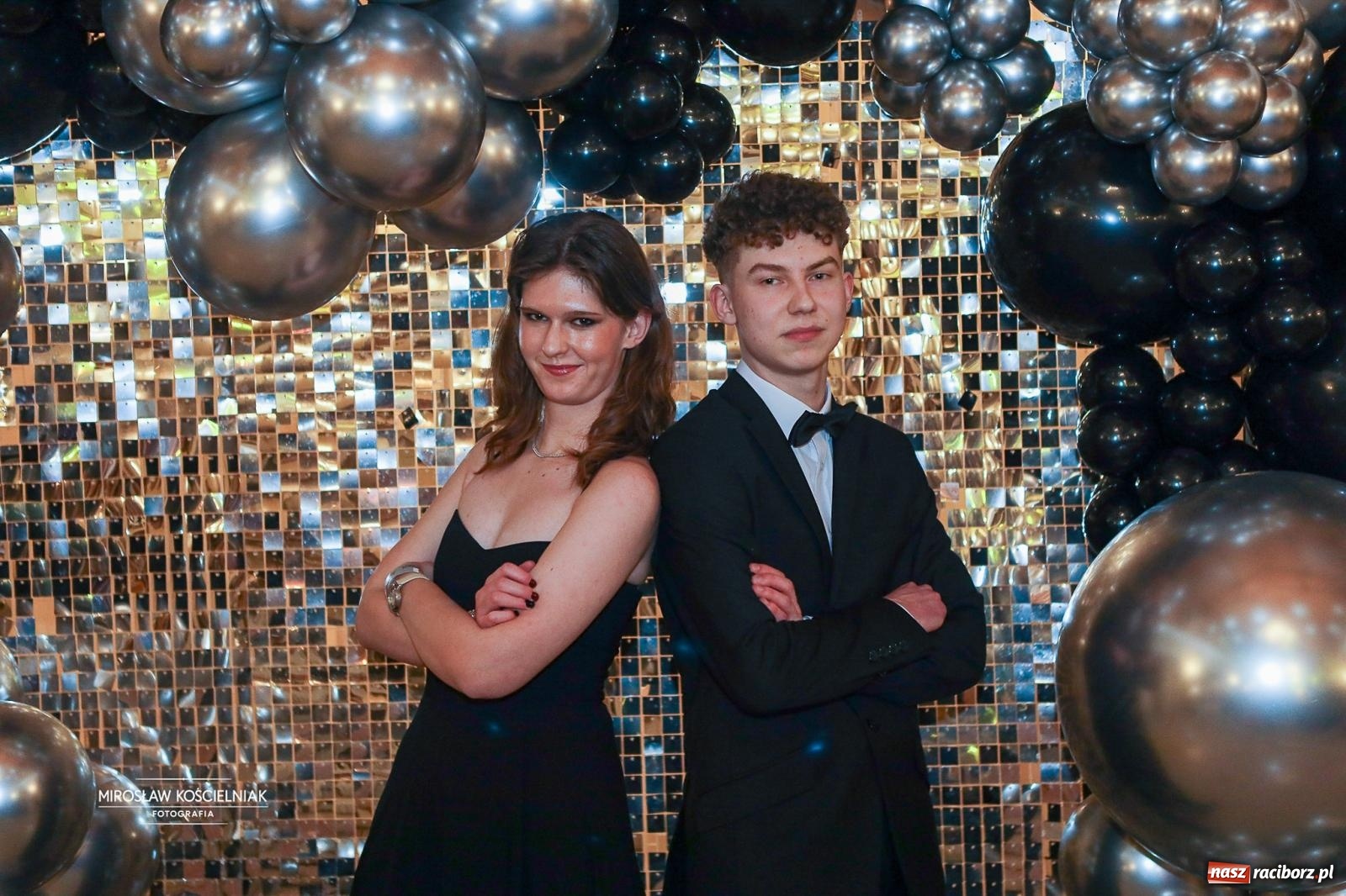 Zdjęcie w galerii na portalu naszraciborz.pl: Studniówka II LO im. Adama Mickiewicza w Parku Leśnym w Rogowie [FOTO] wiadomości z regionu