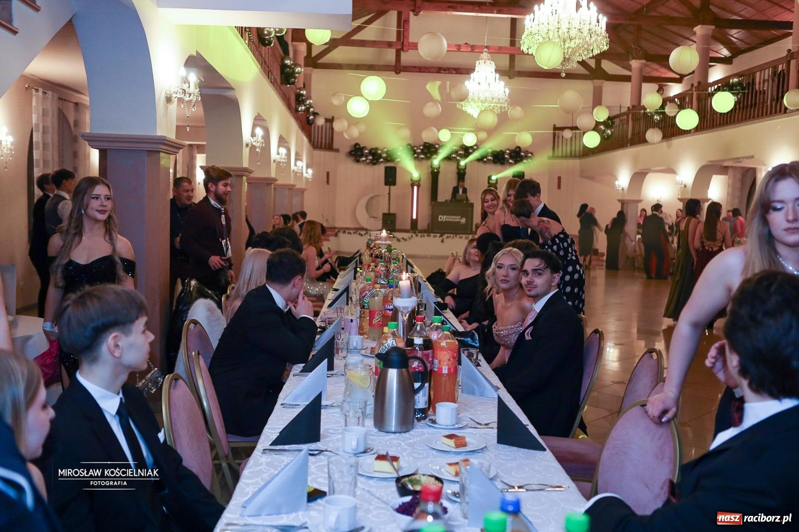 Zdjęcie w galerii na portalu naszraciborz.pl: Studniówka II LO im. Adama Mickiewicza w Parku Leśnym w Rogowie [FOTO] wiadomości z regionu