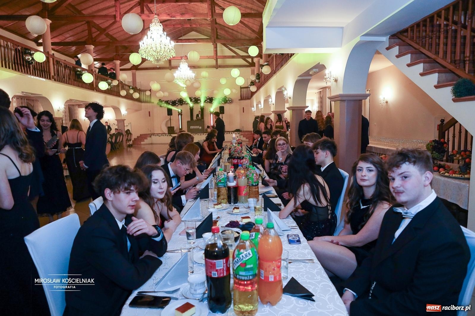 Zdjęcie w galerii na portalu naszraciborz.pl: Studniówka II LO im. Adama Mickiewicza w Parku Leśnym w Rogowie [FOTO] wiadomości z regionu