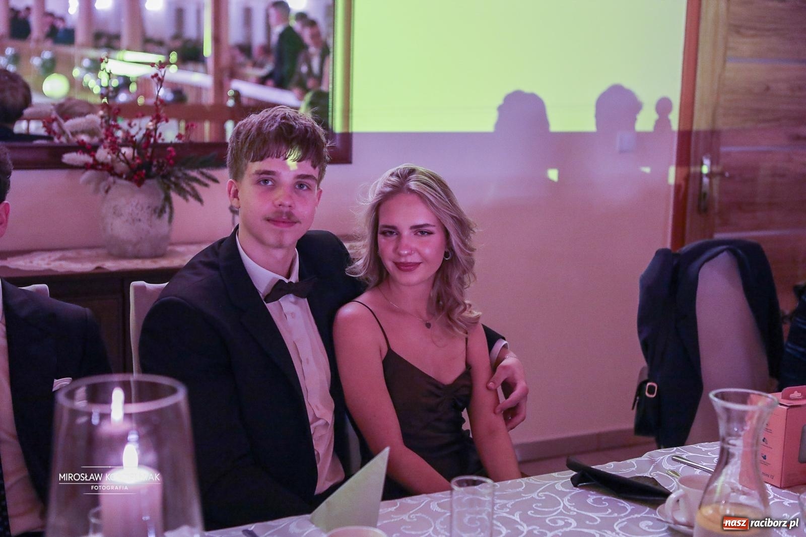 Zdjęcie w galerii na portalu naszraciborz.pl: Studniówka II LO im. Adama Mickiewicza w Parku Leśnym w Rogowie [FOTO] wiadomości z regionu