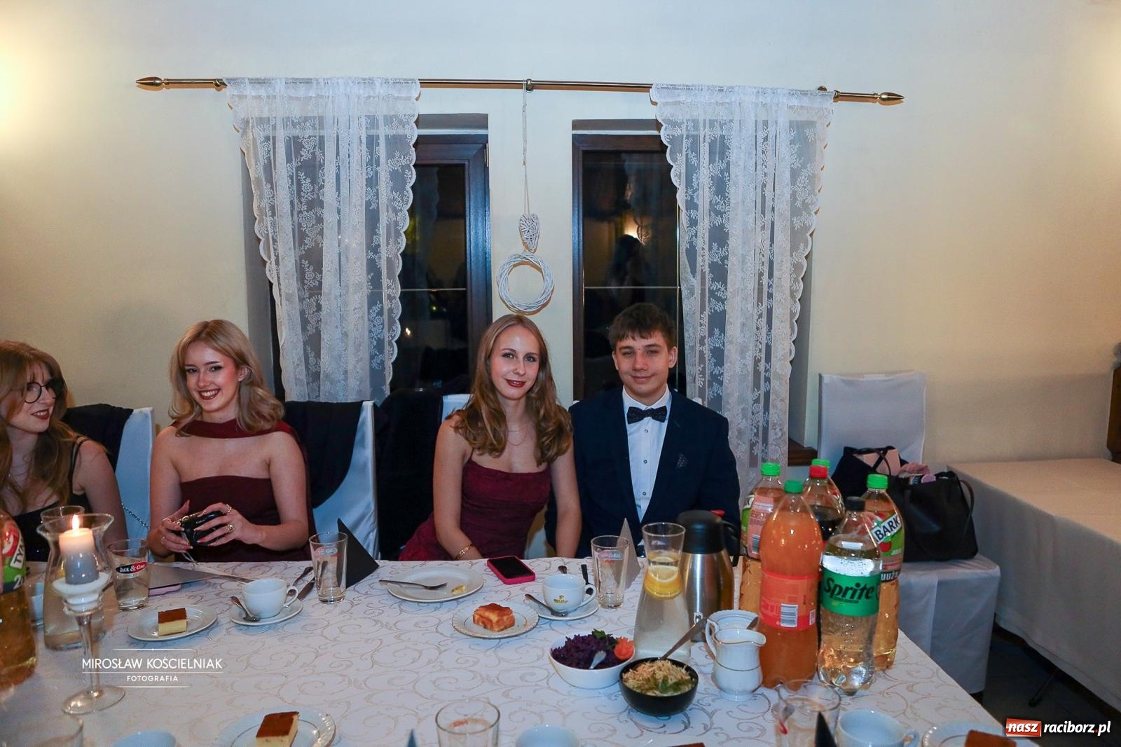 Zdjęcie w galerii na portalu naszraciborz.pl: Studniówka II LO im. Adama Mickiewicza w Parku Leśnym w Rogowie [FOTO] wiadomości z regionu