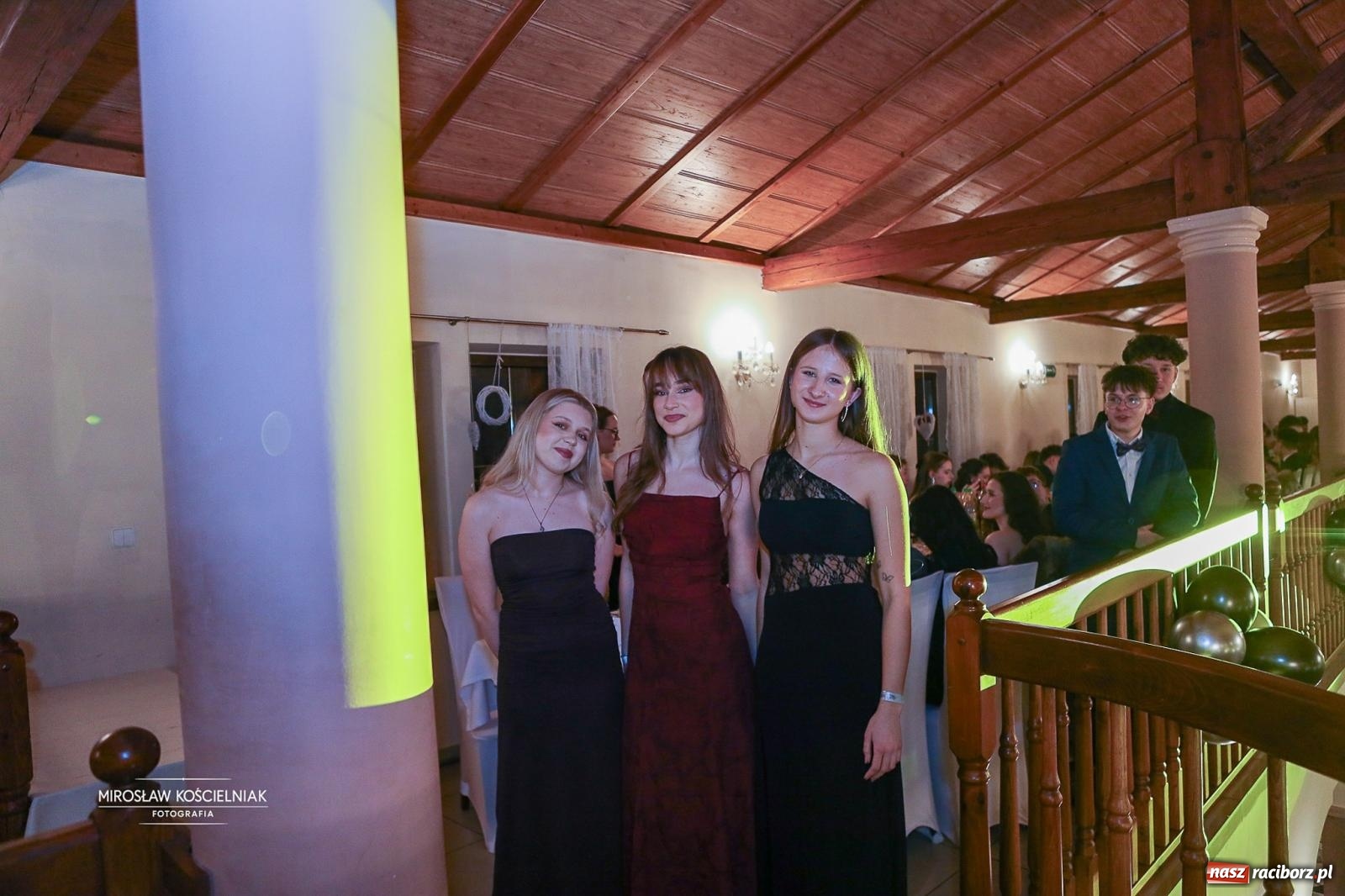 Zdjęcie w galerii na portalu naszraciborz.pl: Studniówka II LO im. Adama Mickiewicza w Parku Leśnym w Rogowie [FOTO] wiadomości z regionu