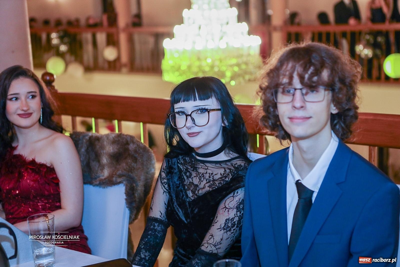 Zdjęcie w galerii na portalu naszraciborz.pl: Studniówka II LO im. Adama Mickiewicza w Parku Leśnym w Rogowie [FOTO] wiadomości z regionu