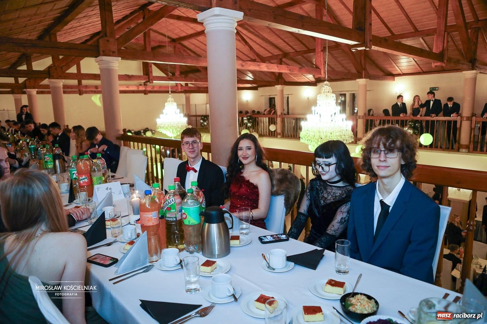 Zdjęcie w galerii na portalu naszraciborz.pl: Studniówka II LO im. Adama Mickiewicza w Parku Leśnym w Rogowie [FOTO] wiadomości z regionu