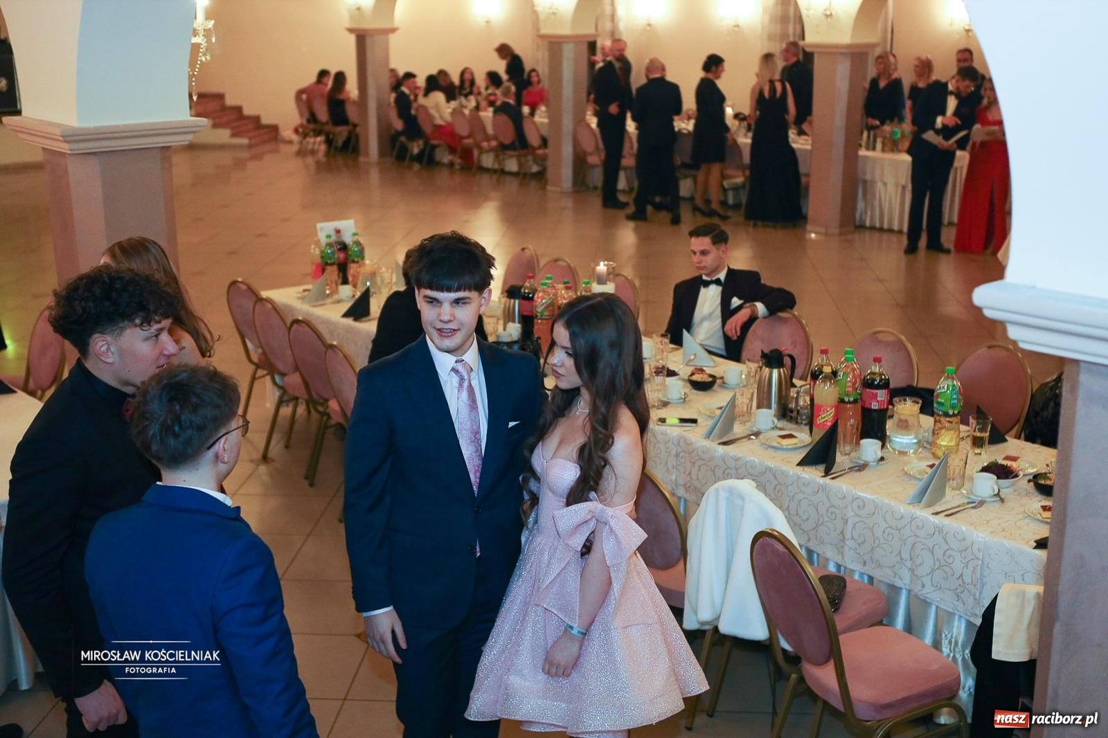 Zdjęcie w galerii na portalu naszraciborz.pl: Studniówka II LO im. Adama Mickiewicza w Parku Leśnym w Rogowie [FOTO] wiadomości z regionu