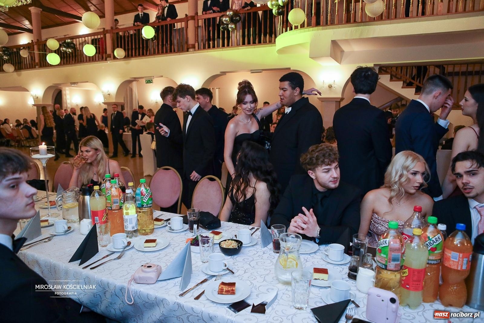 Zdjęcie w galerii na portalu naszraciborz.pl: Studniówka II LO im. Adama Mickiewicza w Parku Leśnym w Rogowie [FOTO] wiadomości z regionu